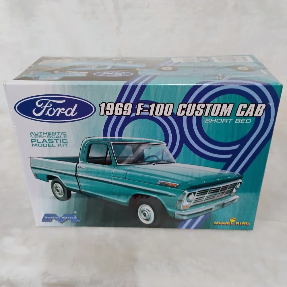 Moebius Models 1969 Ford F-100 Custom Cab Short Bed 1/25 Model Kit 1227 New